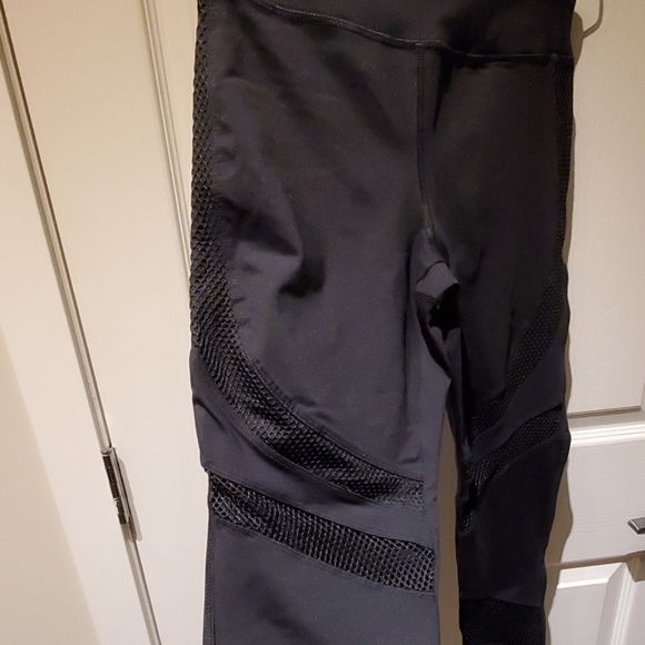 Black crop workout leggings - Picture 2 of 4